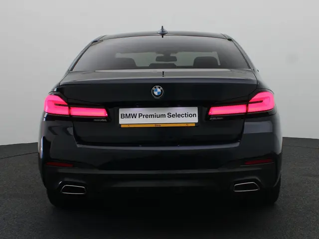 BMW 5 Serie Sedan 540i 2022 Benzine 5