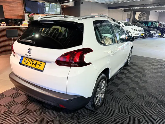 Peugeot 2008 |1.2 PureTech Blue Lion | Pano | 2017 Benzine 29