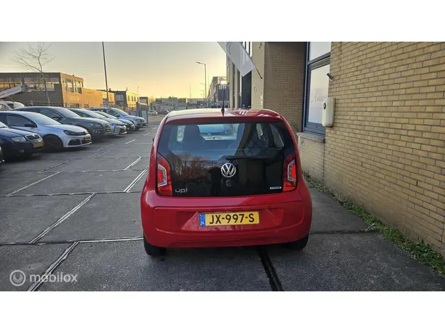 Volkswagen up! 1.0 BMT up! beats 2016 Benzine 5