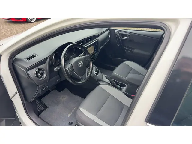 Toyota Auris 1.8 Hybrid Aspiration 2016 Hybride Benzine 7