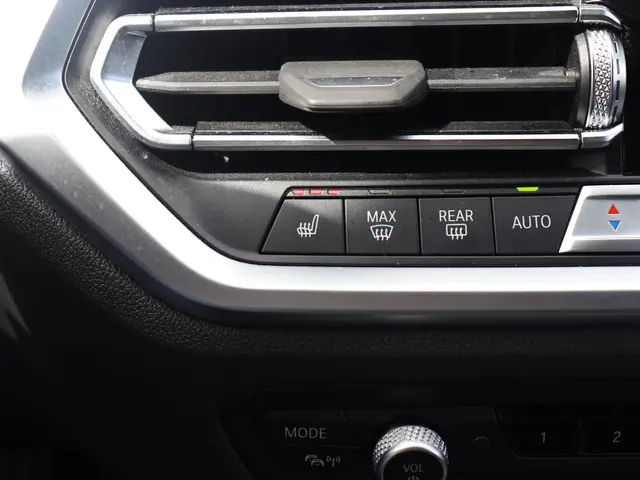 BMW 3 Serie Touring 320i 2022 Benzine 22