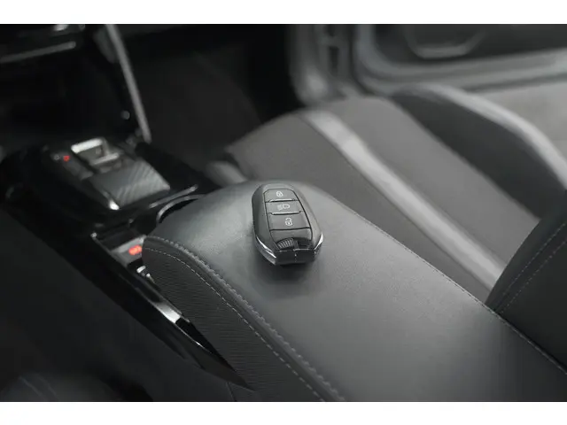 Peugeot 208 PureTech 131 EAT8 GT 2023 Benzine 15