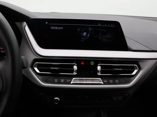 BMW 1 Serie 5-deurs 118i 2020 Benzine 13