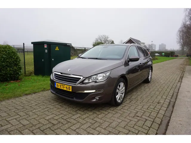 Peugeot 308 SW 1.2 130pk panoramadak NAP 2014 Benzine 2