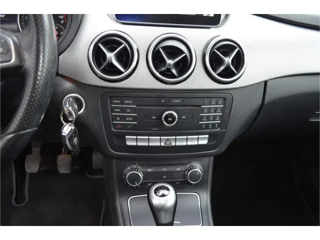Mercedes-Benz B-Klasse 180 Ambition 2016 Benzine 21