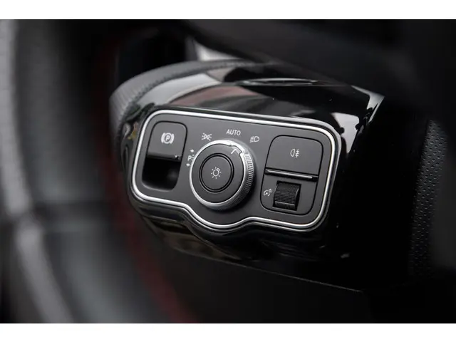 Mercedes-Benz CLA 180 AMG Line 2024 Benzine 46