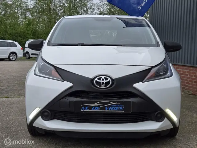Toyota Aygo 1.0 VVT-i x, airco, 5drs 2017 Benzine 11