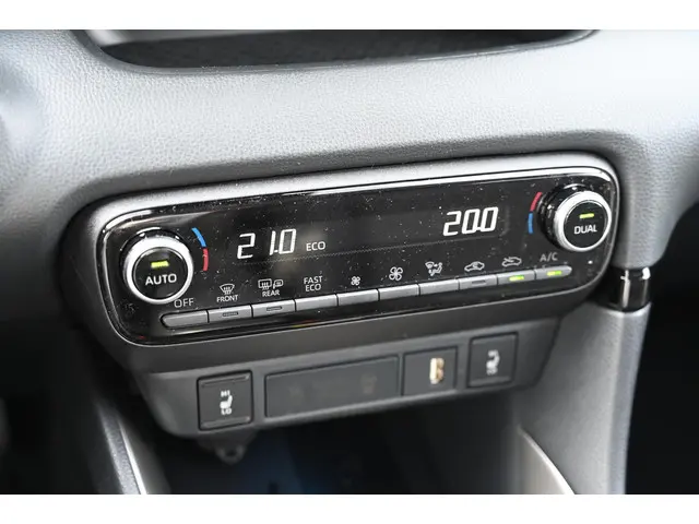 Mazda 2 Hybrid 116 automaat Select 2023 Hybride Benzine 21
