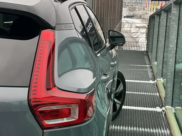 Volvo XC40 1.5 T4 Recharge R-Design 2022 Hybride Benzine 9