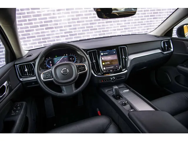 Volvo V60 2.0 B3 Essential Edition 2023 Benzine 10