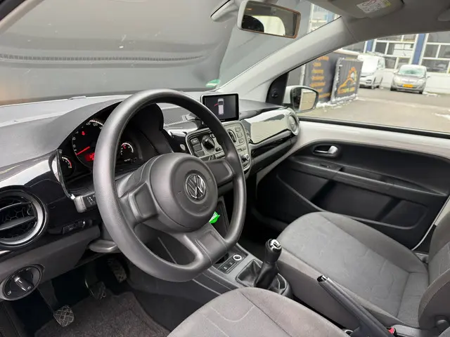 Volkswagen up! 3