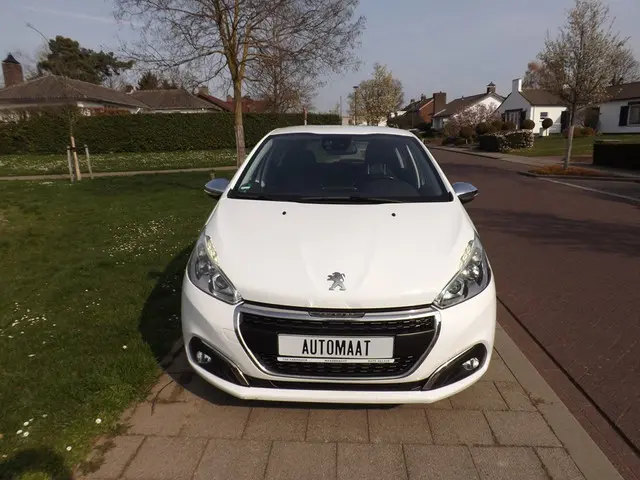Peugeot 208 1.2 PureTech Première | AUTOMAAT 2016 Benzine 2