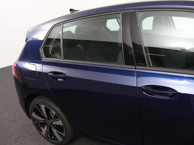 Volkswagen Golf 1.0 eTSI Life Business 2023 Benzine 8