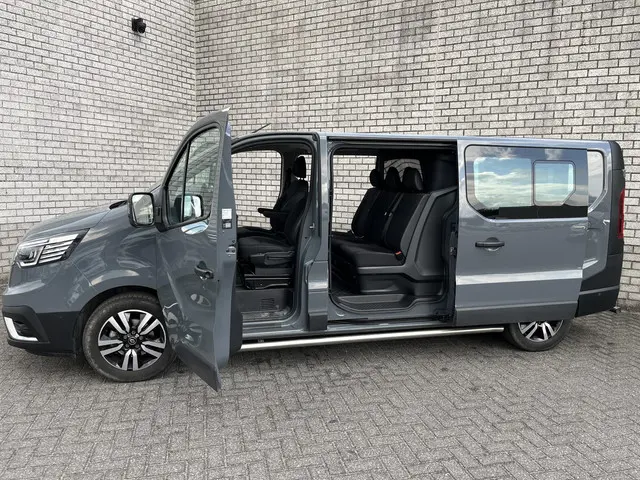 Renault Trafic 2.0 dCi 150 T29 L2H1 DC Luxe 2023 Diesel 44