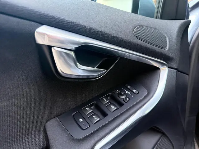 Volvo V40 2.0 T3 Nordic+ 114.000km dealer oh 2016 Benzine 20