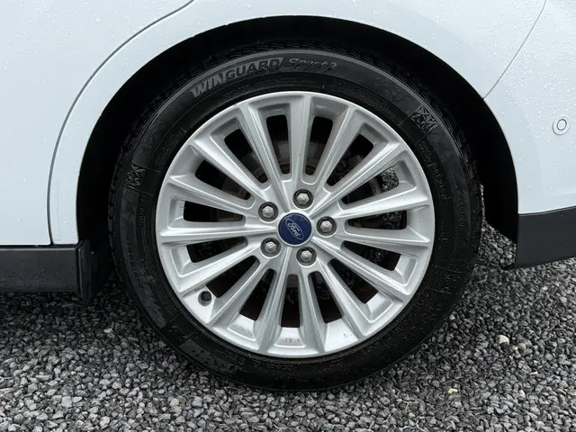 Ford C-MAX 1.0 Titanium 2015 Benzine 26