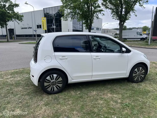 Volkswagen up! 1.0 BMT move up! 2017 Benzine 6