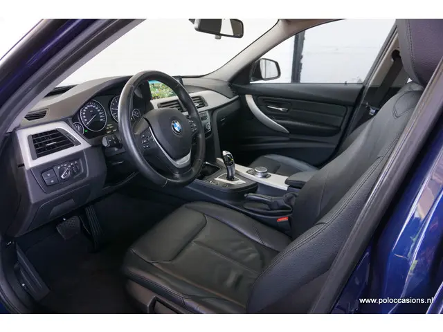BMW 3 Serie Touring 318i 2019 Benzine 5