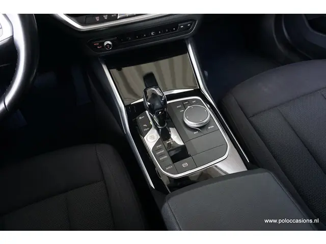 BMW 3 Serie Touring 320i 2020 Benzine 24