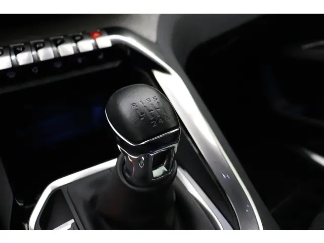 Peugeot 5008 1.2 Turbo GT 2023 Benzine 34
