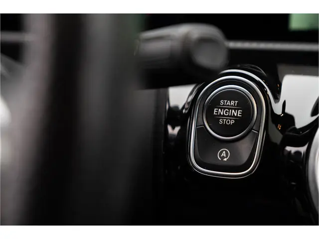 Mercedes-Benz A-Klasse 180 D AMG Pakket | 2018 Diesel 11