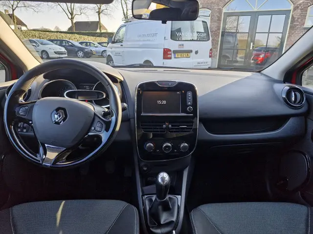 Renault Clio 0.9 TCe Expression 2015 Benzine 12
