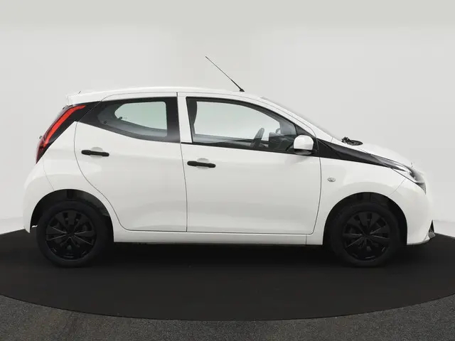 Toyota Aygo 1.0 VVT-i x-fun 2021 Benzine 4