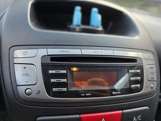 Toyota Aygo 1.0 VVT-i Dynamic Blue 2014 Benzine 13