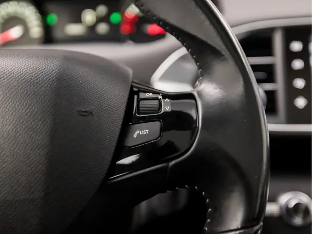 Peugeot 308 1.2 e-THP Sport 2014 Benzine 21