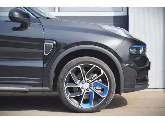 Lynk & Co 01 1.5 2024 Hybride Benzine 24