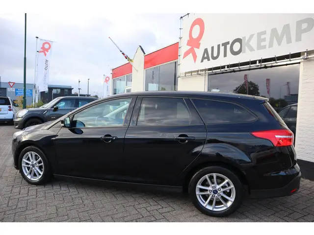 Ford Focus Wagon 1.0 TITANIUM 2017 Benzine 2
