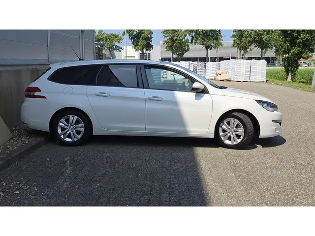 Peugeot 308 SW 1.2 PureTech Blue Lion 2017 Benzine 4