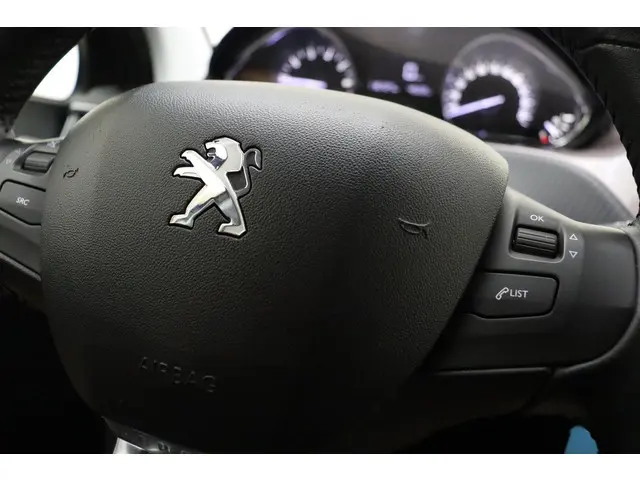 Peugeot 2008 1.2 PureTech Style 2015 Benzine 19