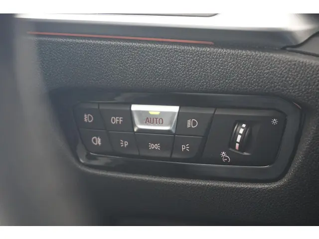 BMW 3 Serie 320i 2019 Benzine 17