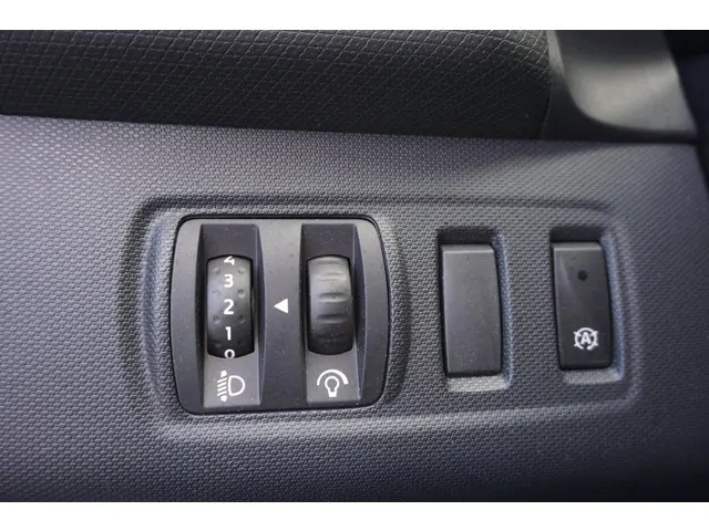 Renault Clio 1.5 dCi ECO Expression 2013 Diesel 7