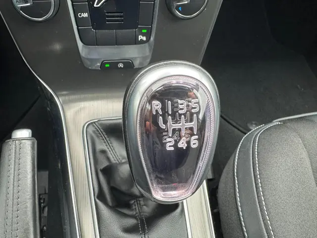 Volvo V40 1.6 T3 Momentum 2013 Benzine 14