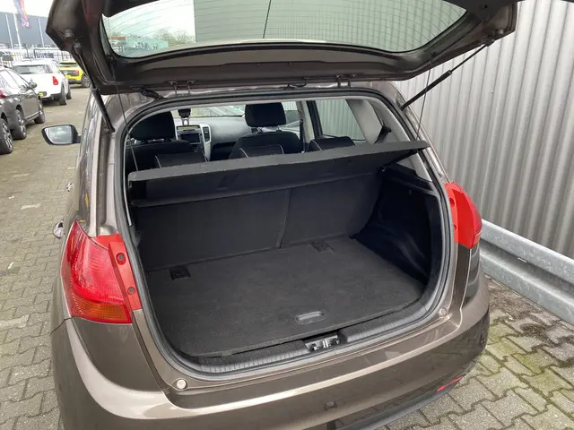 Kia Venga 1.4 CVVT ExecutiveLine 2014 Benzine 14