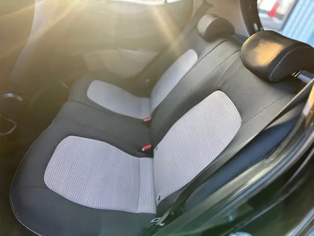 Hyundai i10 1.0i i-Drive 2014 Benzine 11