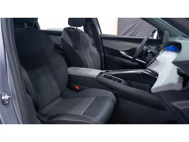 Peugeot 5008 1.2 PureTech Allure 2024 Benzine 48