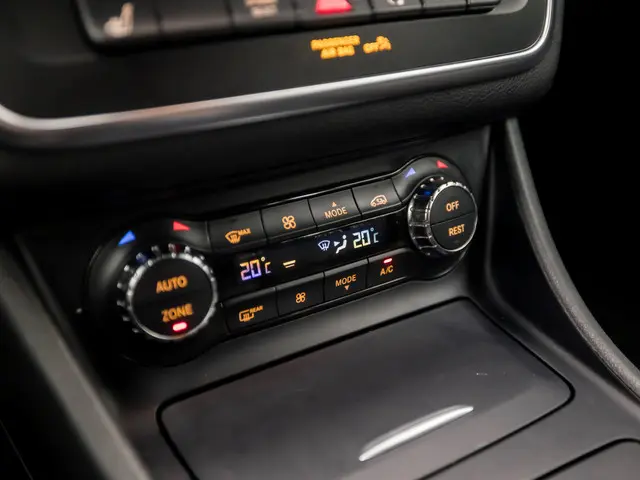 Mercedes-Benz GLA 200 AMG Sport 2015 Benzine 11