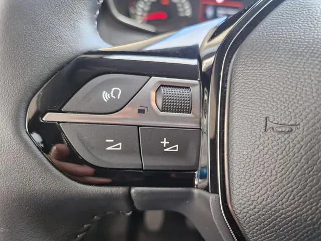 Peugeot 208 1.2 PureTech 100 Allure 2023 Benzine 16