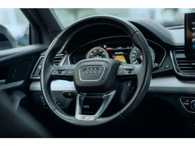 Audi Q5 50 TFSI e S edition 2021 Hybride Benzine 13