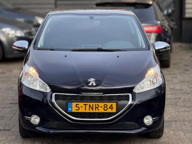 Peugeot 208 1.2 VTi|Airco|Trekhaak|Cruise|Navi 2014 Benzine 2