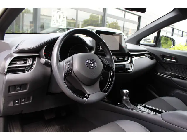 Toyota C-HR 2.0 Hybrid Style Bi-Tone 2023 Hybride Benzine 2