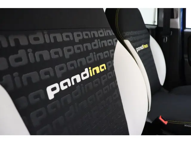 Fiat Panda 1.0 Hybrid Pandina 2025 Benzine 16