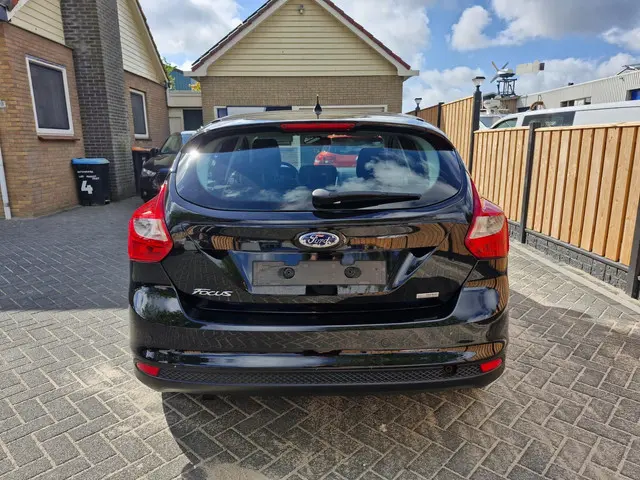 Ford Focus 1.0 EcoBoost 6 maanden garantie 2012 Benzine 18