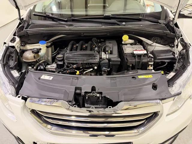 Peugeot 2008 1.2 PureTech Allure Automaat 2014 Benzine 29