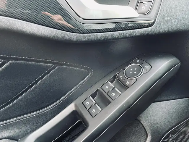 Ford Focus 1.0 ECOBOOST ST LINE BUSINESS 2020 Benzine 18