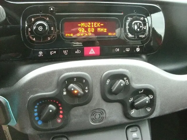 Fiat Panda 0.9 TwinAir Lounge / Airco 2013 Benzine 10