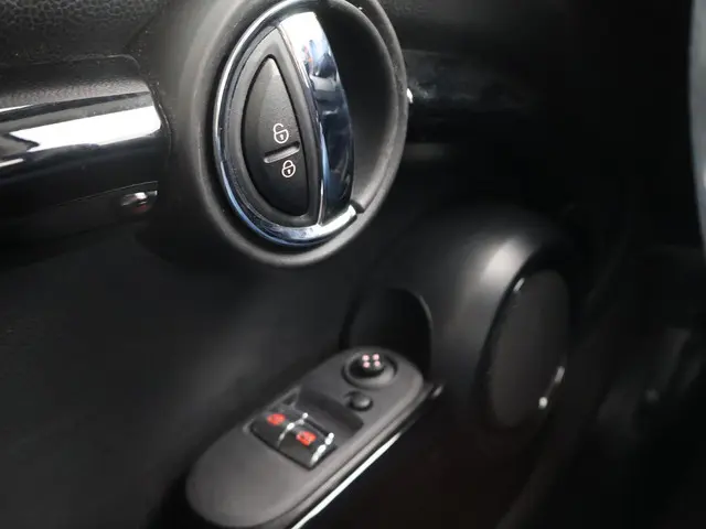 MINI Cooper MINI 1.5 136PK AUT. PEPPER 2018 Benzine 28